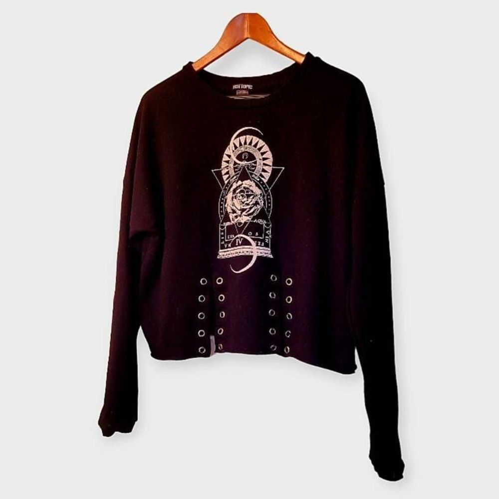 🌺🌺Hot Topic Geometric Floral Laceup Top